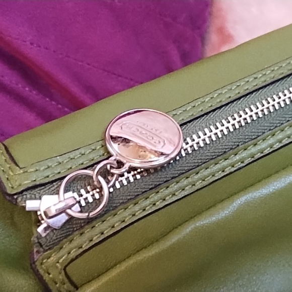 Coach 💚 Leather Grass Green Bag - Picture 4 of 16